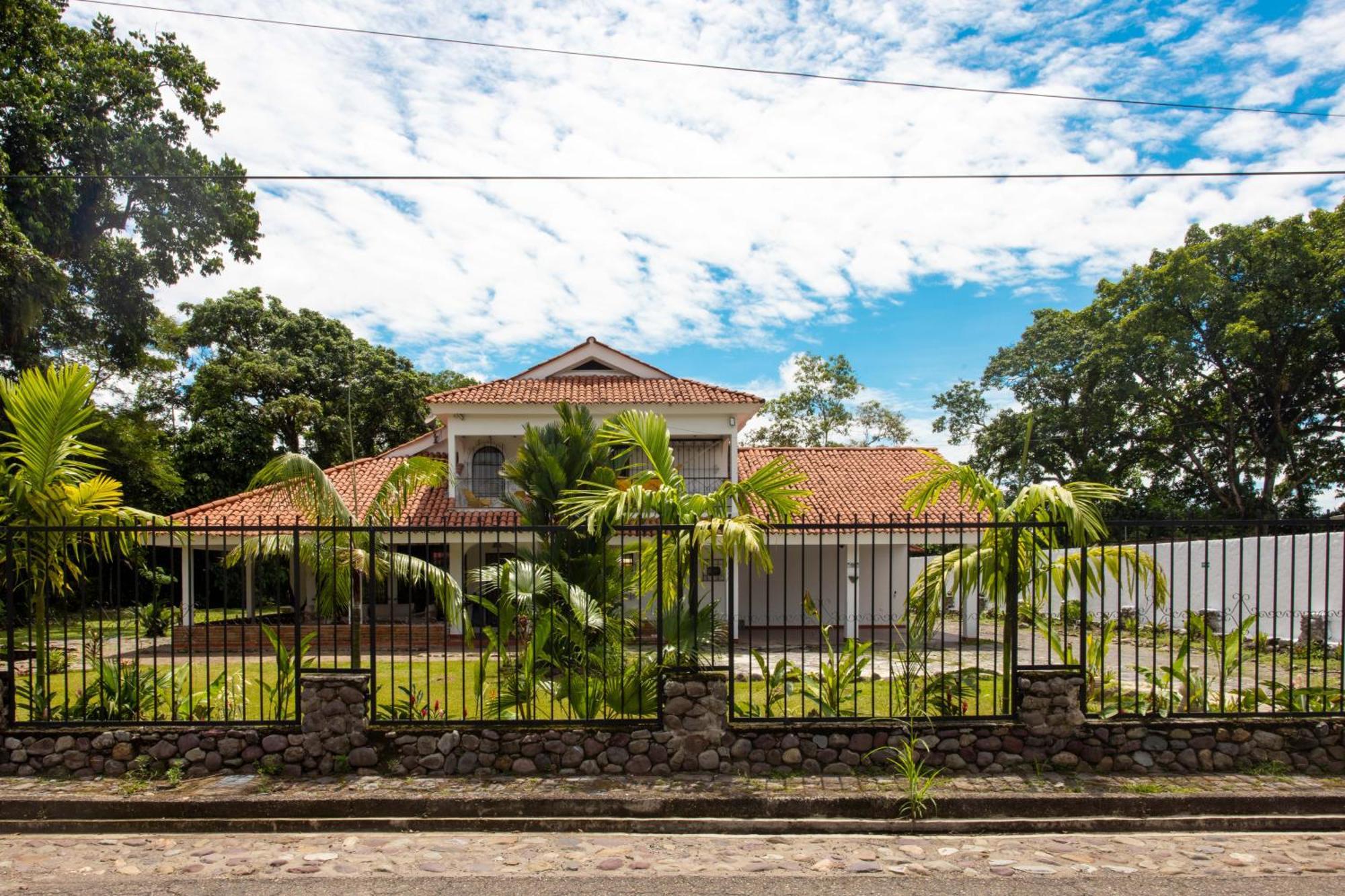 Doral House Villavicencio Bavaria Exteriör bild